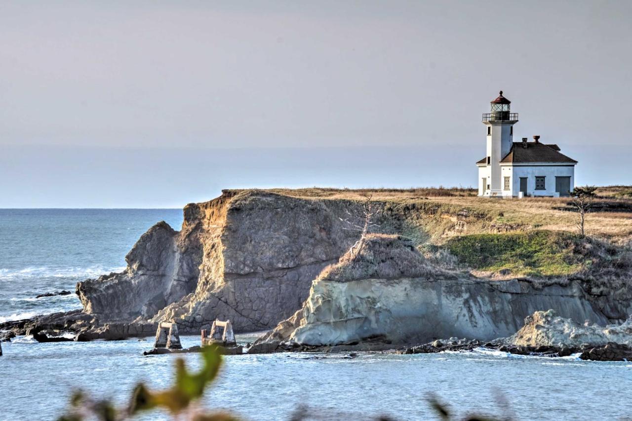 Cliffside Lighthouse Beach Home With Ocean View Кус-Бей Екстер'єр фото