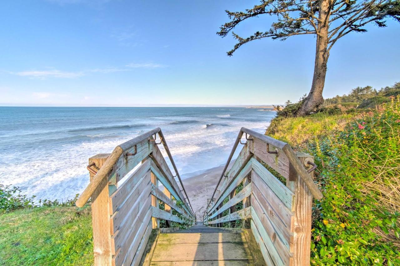 Cliffside Lighthouse Beach Home With Ocean View Кус-Бей Екстер'єр фото